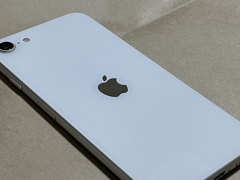 iijmioで購入したiPhoneSE第2世代の外観